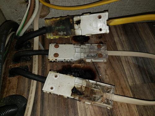 Click image for larger version

Name:	Electrical Bad RV tyco connector .jpg
Views:	27
Size:	94.8 KB
ID:	16508